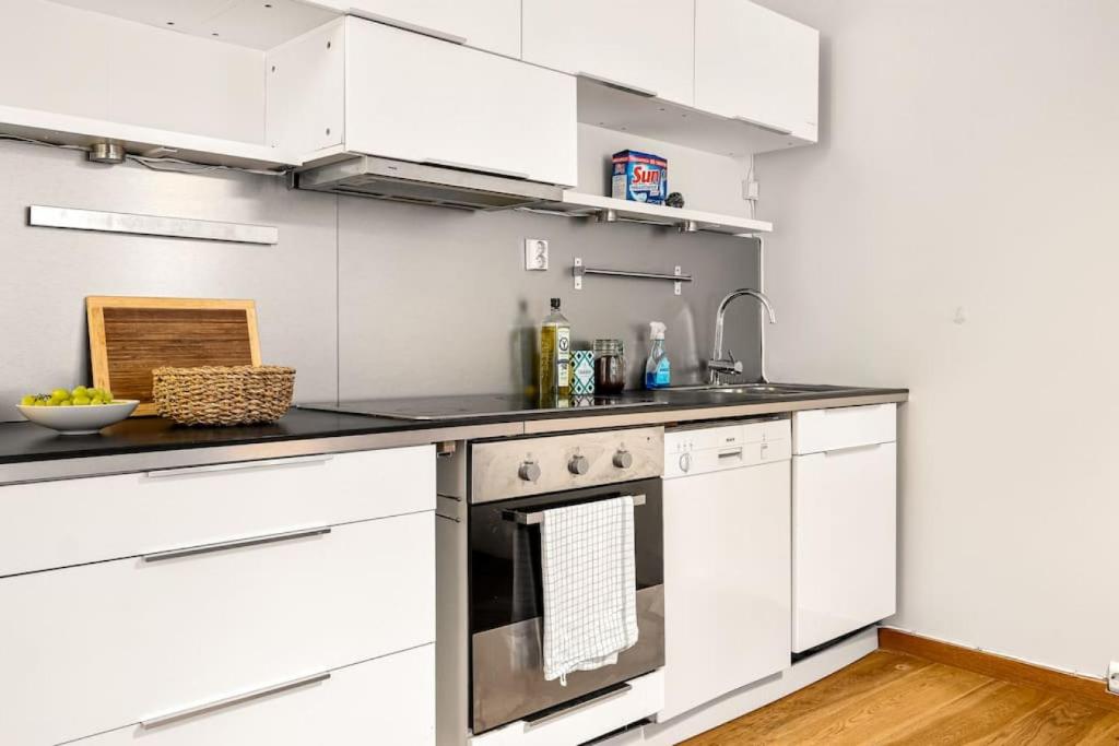 Η κουζίνα ή μικρή κουζίνα στο Dinbnb Apartments I Cozy Vibe in Idyllic Surroundings