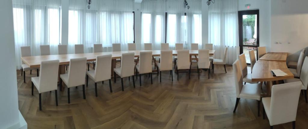 Konferenční prostory v ubytování Casa Colinelor
