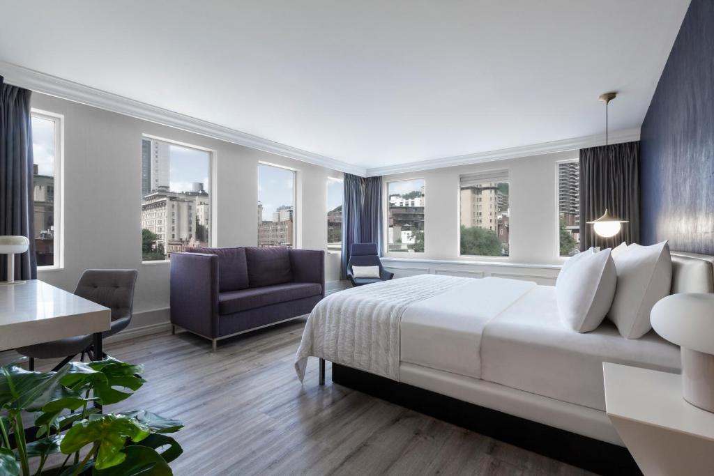 
Junior Suite, 1 King, Corner room
