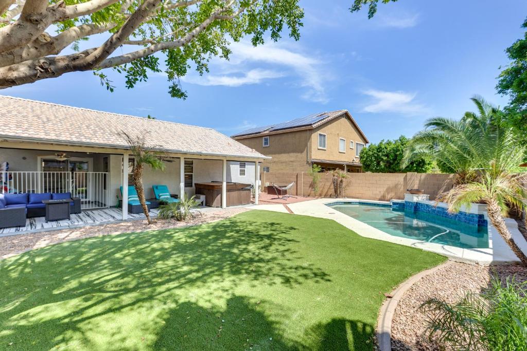 Galeriebild der Unterkunft Private Pool and Grill at Beautiful Surprise Home in Surprise