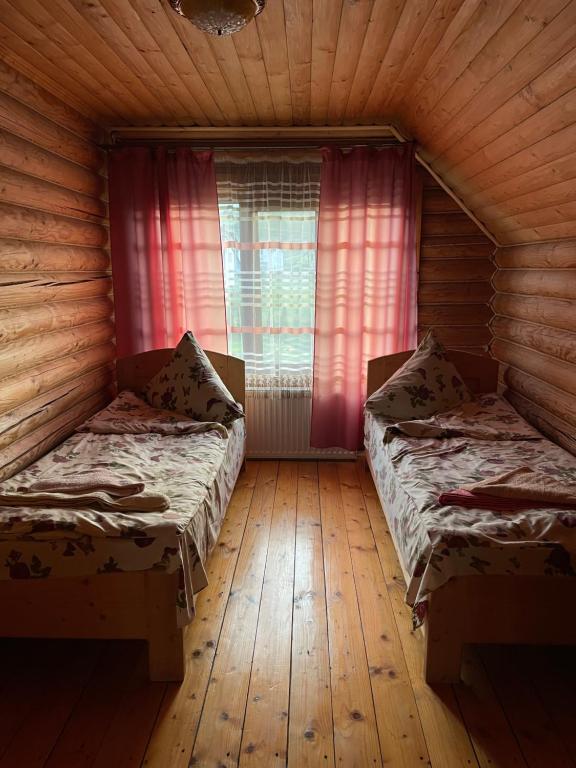 Postel nebo postele na pokoji v ubytování Cottage in Yasinya