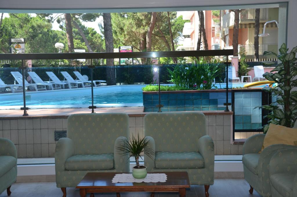Bazén v ubytování Hotel Rosen Garden nebo v jeho okolí