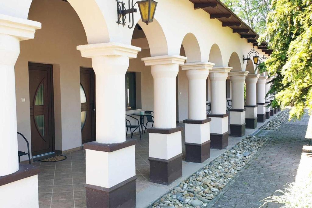 Tölgyeserdő Birtok Kaba Szállás és rendezvény - Villa De Luxe