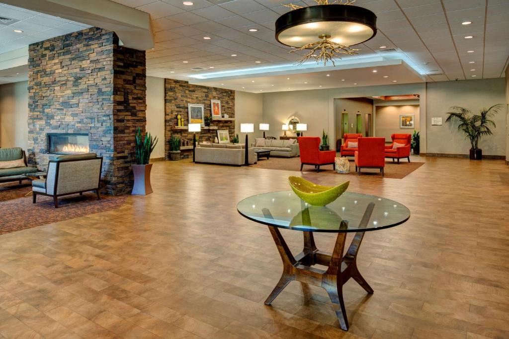 Posezení v ubytování DoubleTree by Hilton Hotel Flagstaff