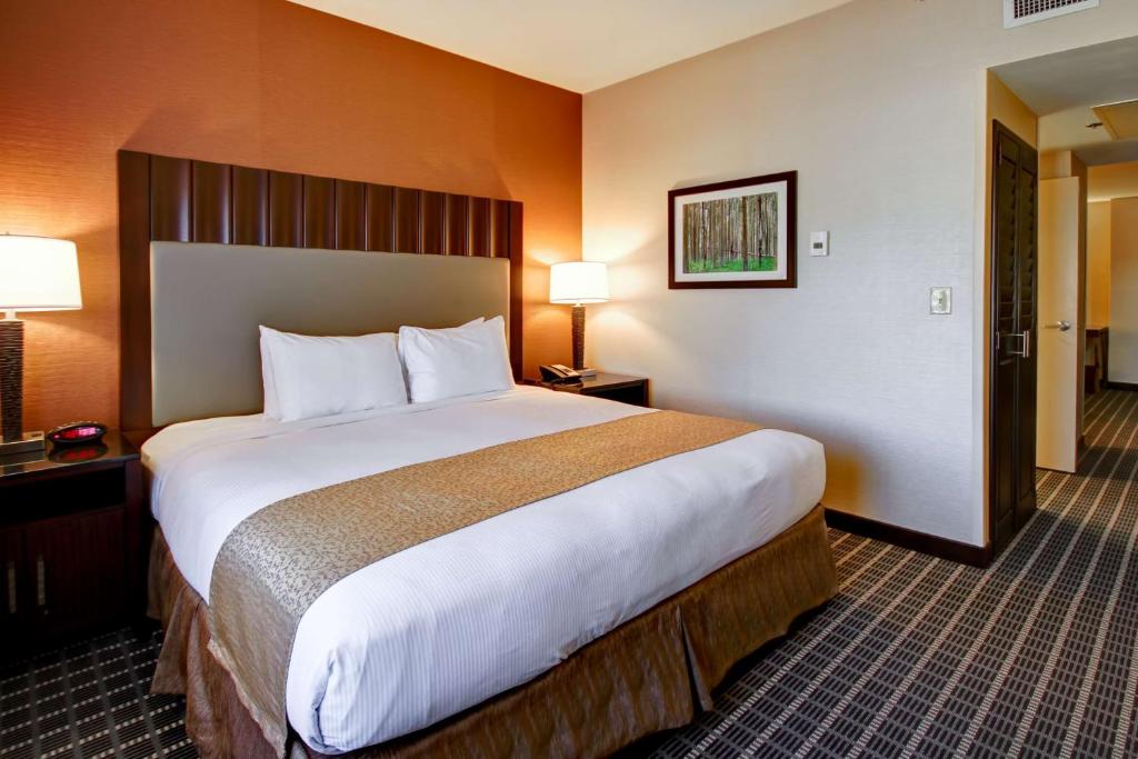 Postel nebo postele na pokoji v ubytování DoubleTree by Hilton Hotel Flagstaff