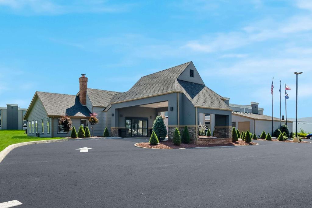 a large building with a road in front of it at Comfort Inn Wytheville in Wytheville