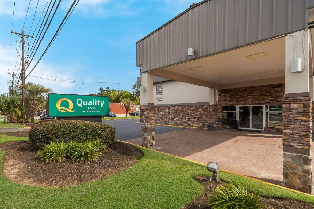 a building with a sign in front of it at Quality Inn Charleston - West Ashley in Charleston