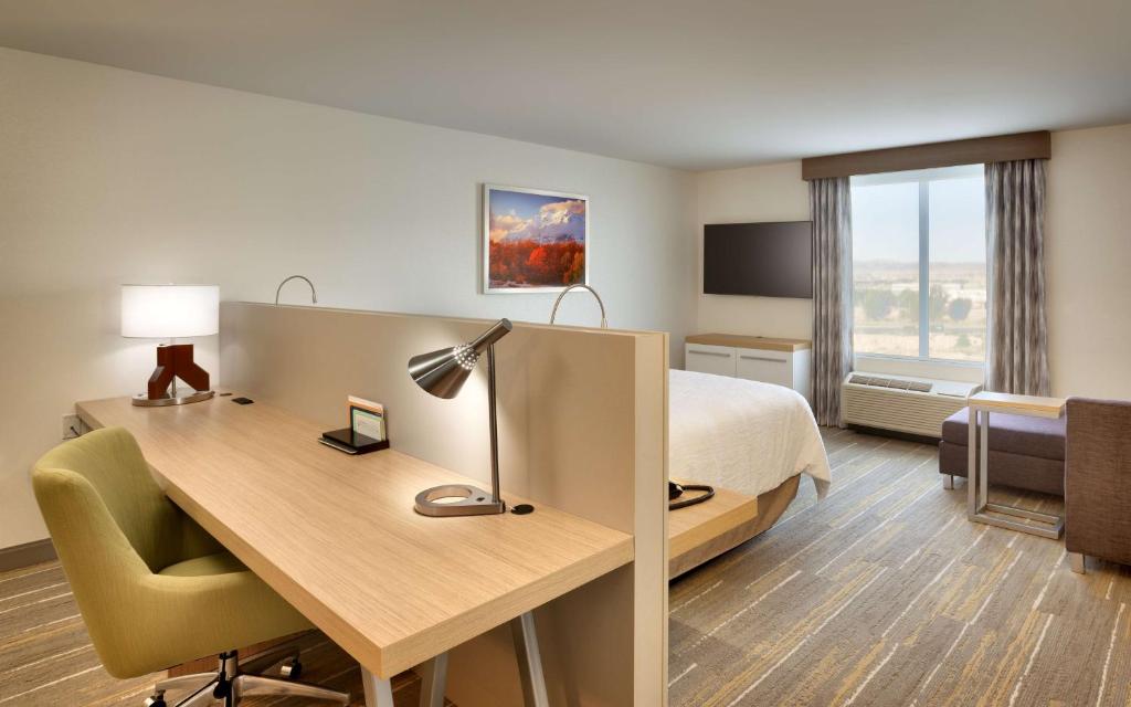 TV a/nebo společenská místnost v ubytování Hilton Garden Inn Lehi