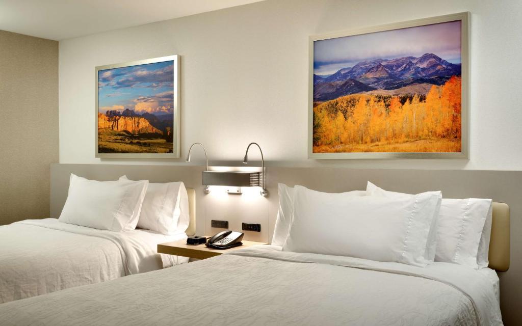 Postel nebo postele na pokoji v ubytování Hilton Garden Inn Lehi