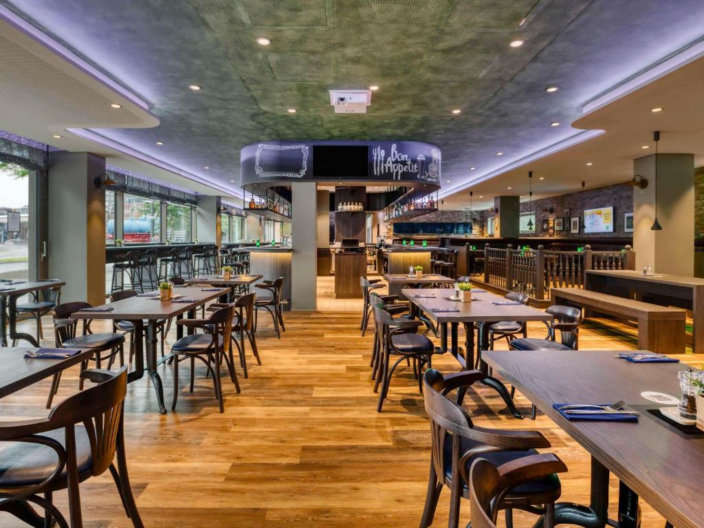Ein Restaurant oder anderes Speiselokal in der Unterkunft ibis Styles Hamburg Barmbek 