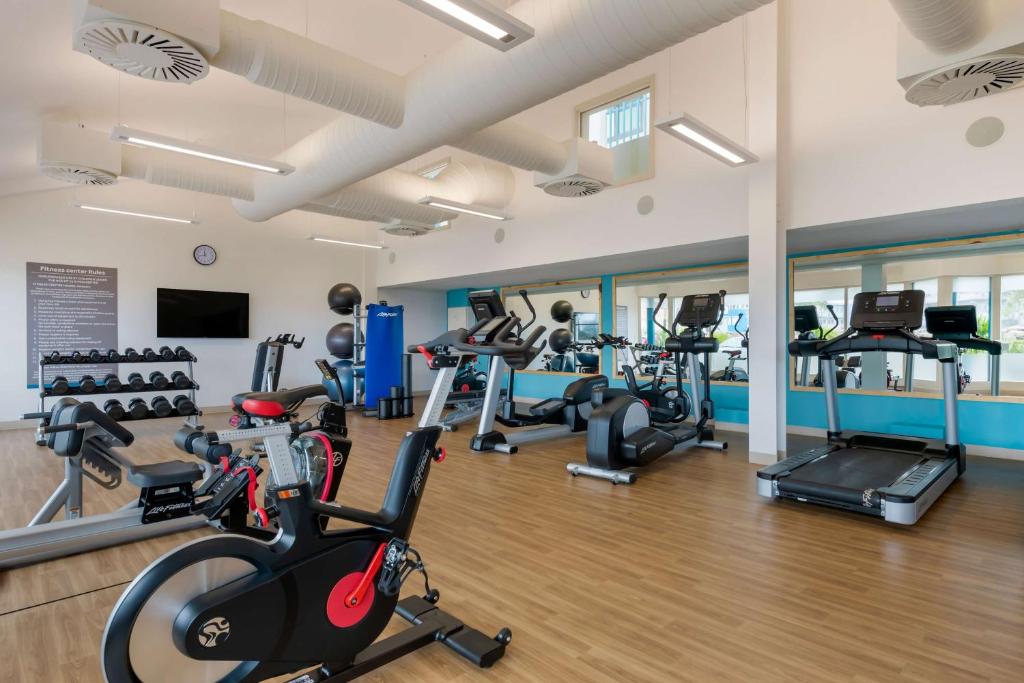 a gym with several treadmills and cardio machines at Hilton Vacation Club Royal Palm St Maarten in Simpson Bay