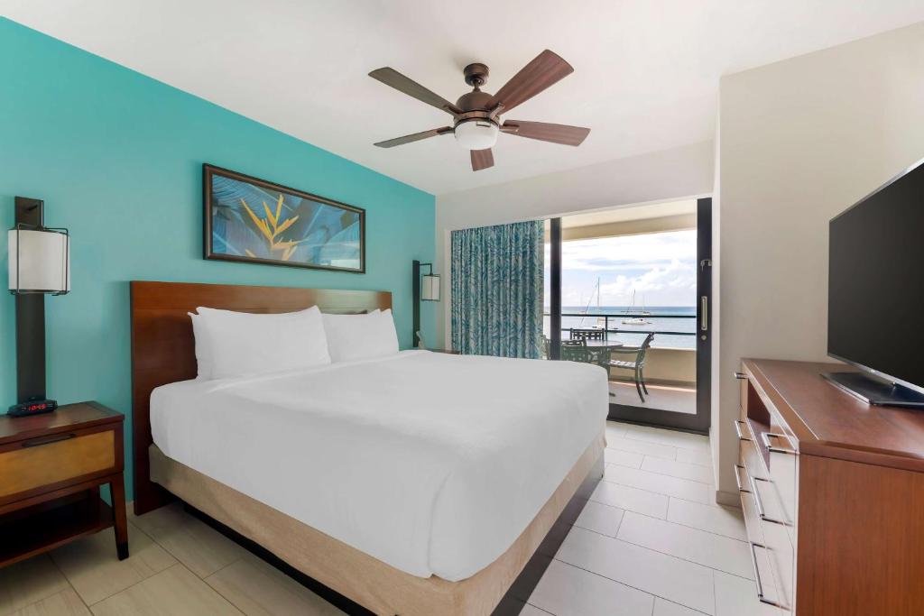 a bedroom with a bed and a flat screen tv at Hilton Vacation Club Royal Palm St Maarten in Simpson Bay