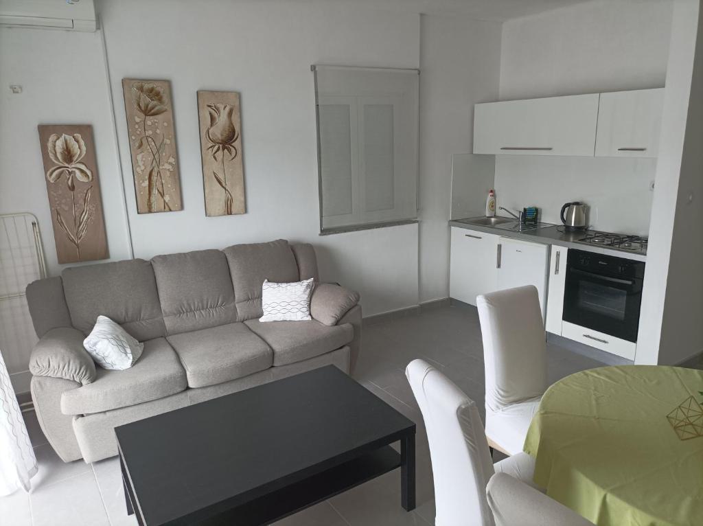 Kuchyň nebo kuchyňský kout v ubytování Apartments by the sea Zubovici, Pag - 6394