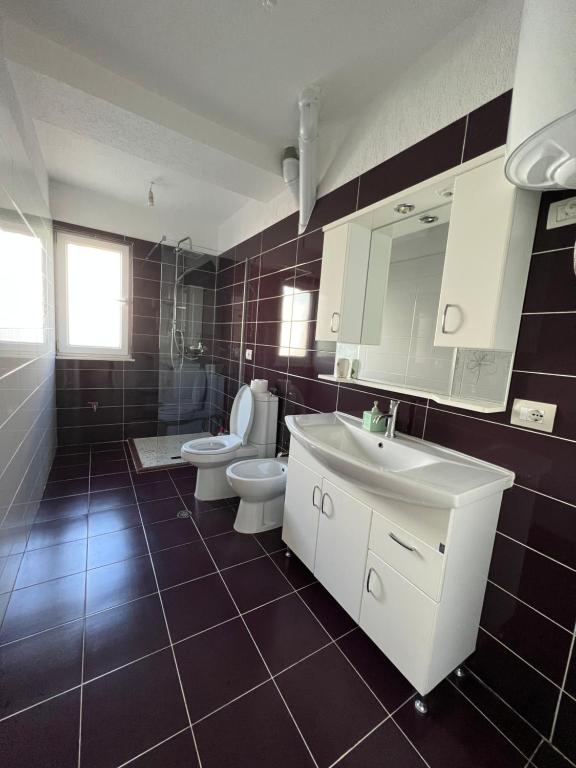 Kukes Apartment Hotel - Image 3