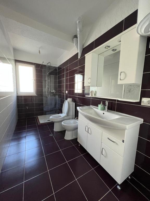 Kukes Apartment Hotel - Image 7