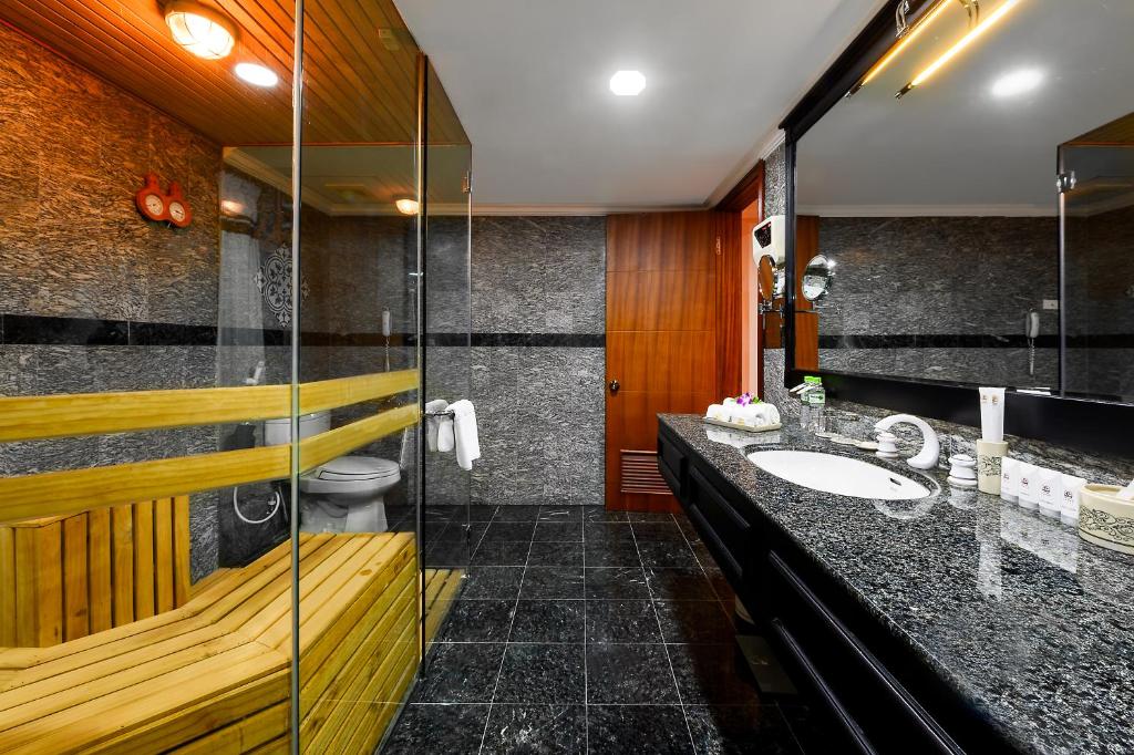 Kuchyň nebo kuchyňský kout v ubytování Muong Thanh Luxury Song Han Hotel