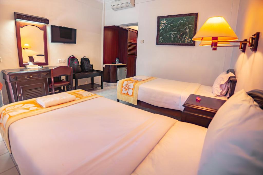 Postel nebo postele na pokoji v ubytování Bali Summer Hotel by Amerta