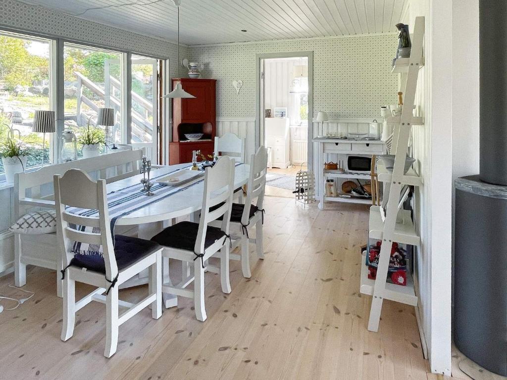 Kuchyň nebo kuchyňský kout v ubytování Holiday home SKÄRHAMN