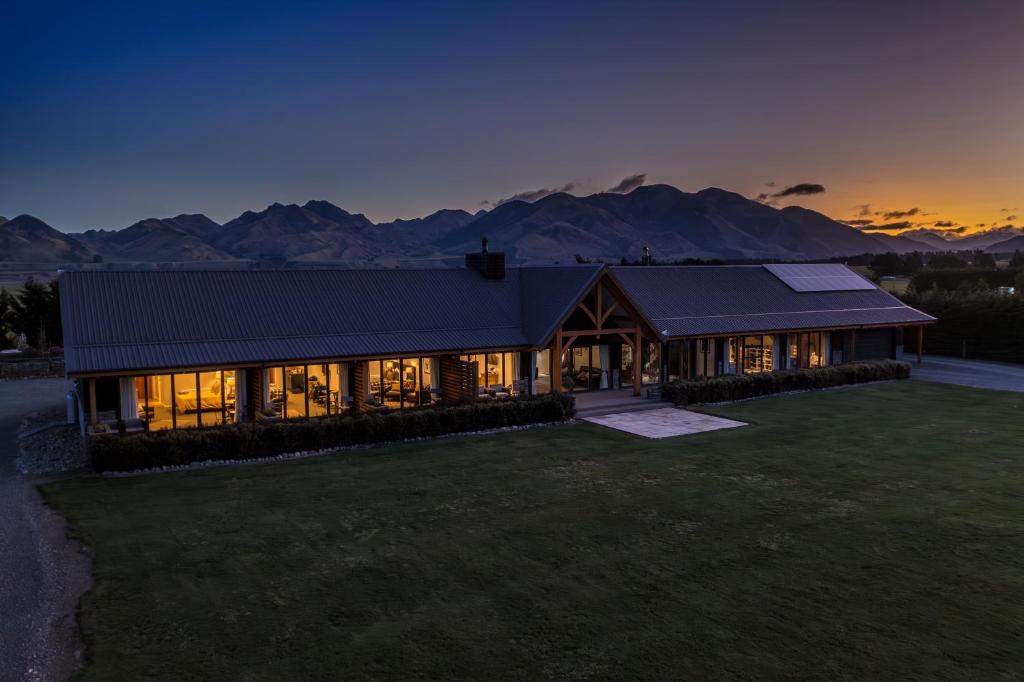 a house with a view of the mountains at Hanmer High Country Views in Hanmer Springs