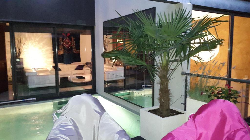 Bazén v ubytování Be Loft B&B Pool & Spa nebo v jeho okolí