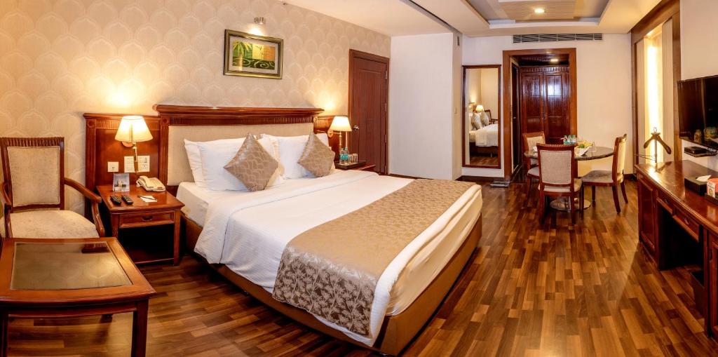 Postel nebo postele na pokoji v ubytování Fortune JP Palace, Mysore - Member ITC Hotels' Group