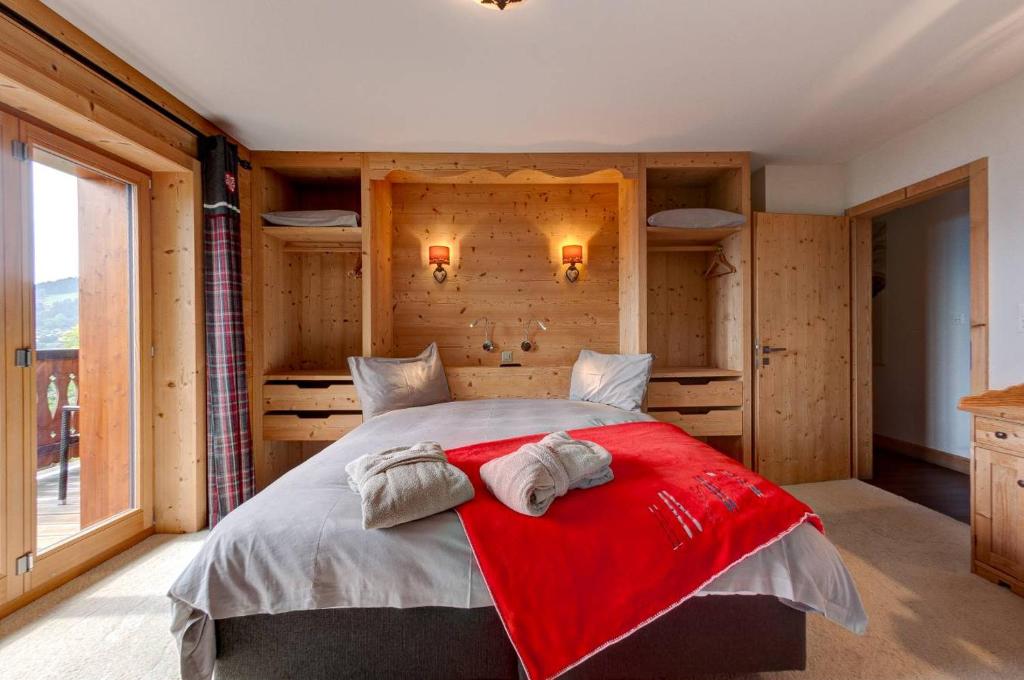 a bedroom with a large bed with towels on it at Alpe Fleurie Residence in Villars-sur-Ollon