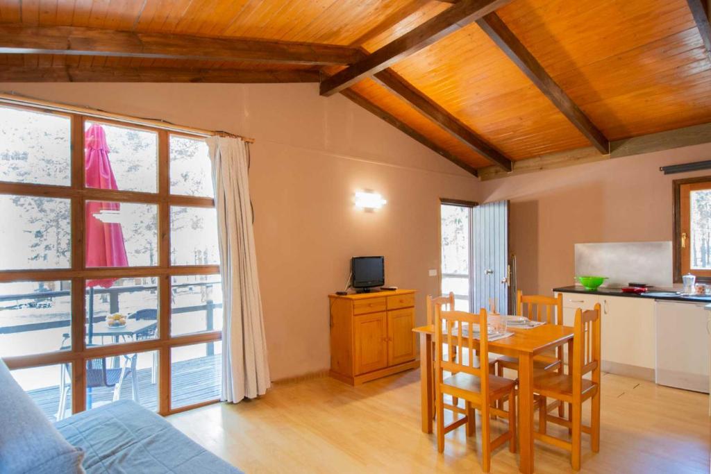 Kuchyň nebo kuchyňský kout v ubytování Camping Urbion