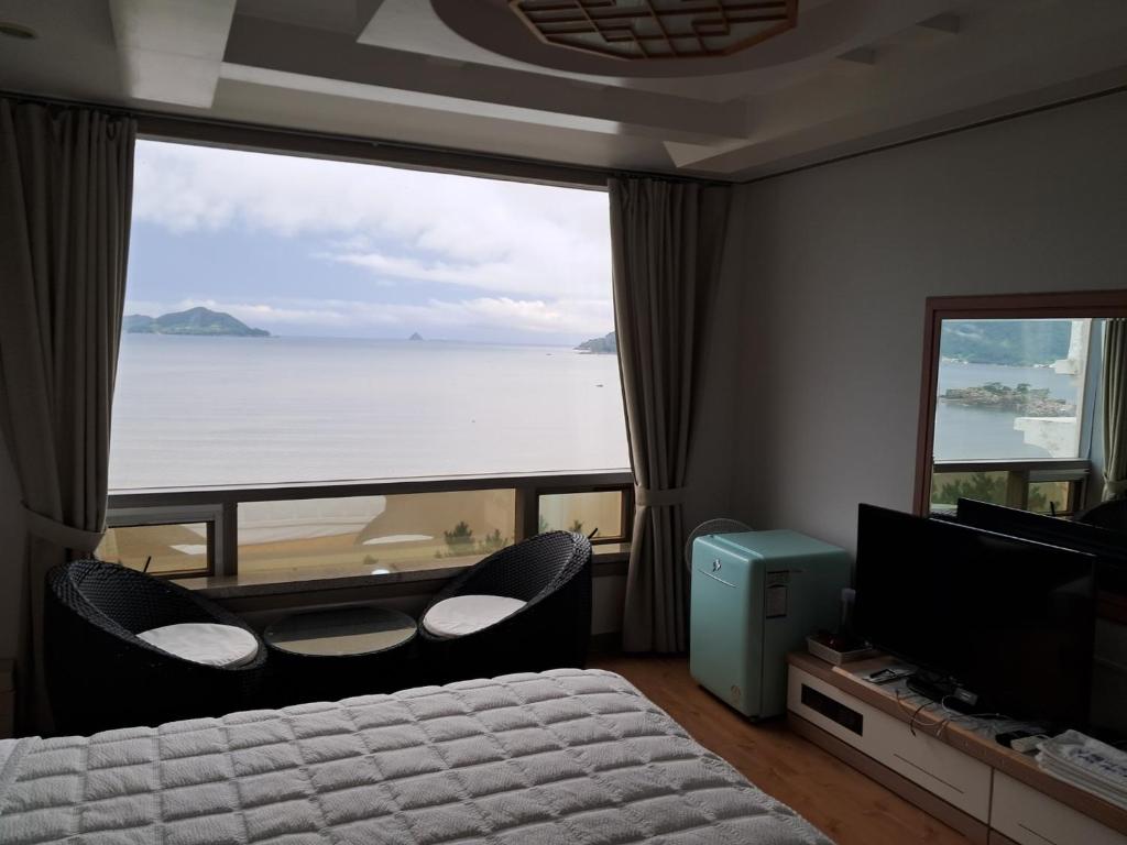 Namhae Beach Hotel - Double Room With Sea View