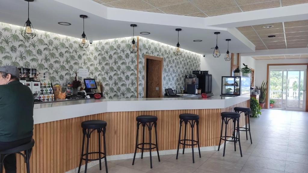 a bar in a restaurant with stools at Jumboli in Redondela