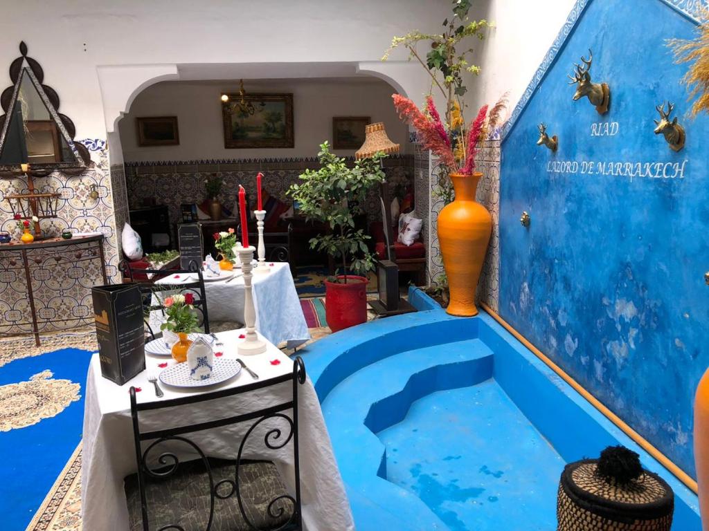 Bazén v ubytování Riad Lazorde De Marrakech nebo v jeho okolí