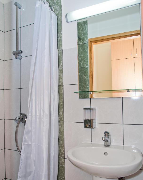 Kupatilo u objektu Garni hotel Alma