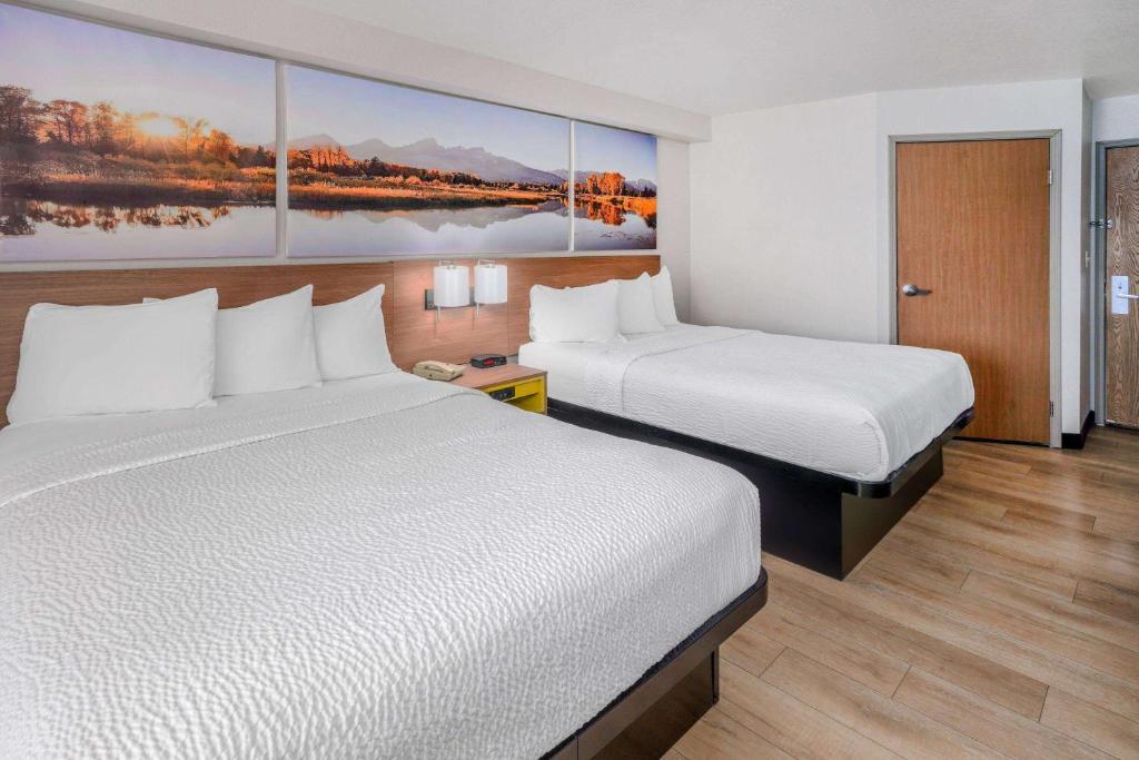 Days Inn & Suites by Wyndham Greeley - Queen Room With Two Queen Beds - Non-Smoking