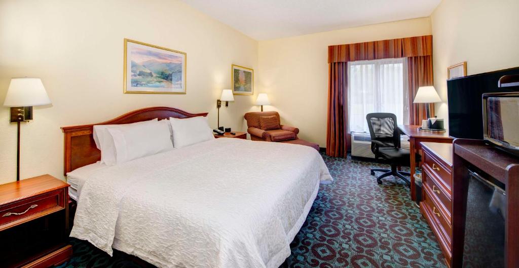 Hampton Inn Spartanburg Hotel - King Room - Mobility Access/Non-Smoking