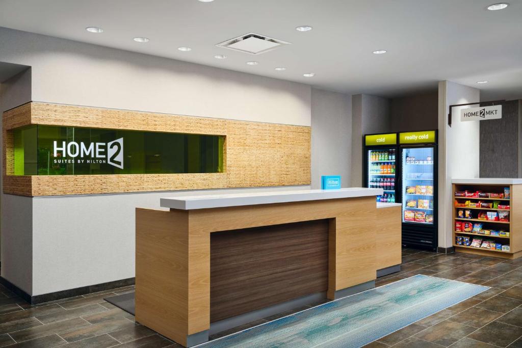 Home2 Suites By Hilton Richmond Glensideに飾ってある許可証、賞状、看板またはその他の書類