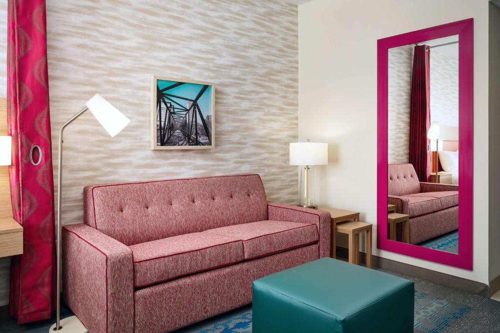 Home2 Suites By Hilton Richmond Glensideにあるシーティングエリア