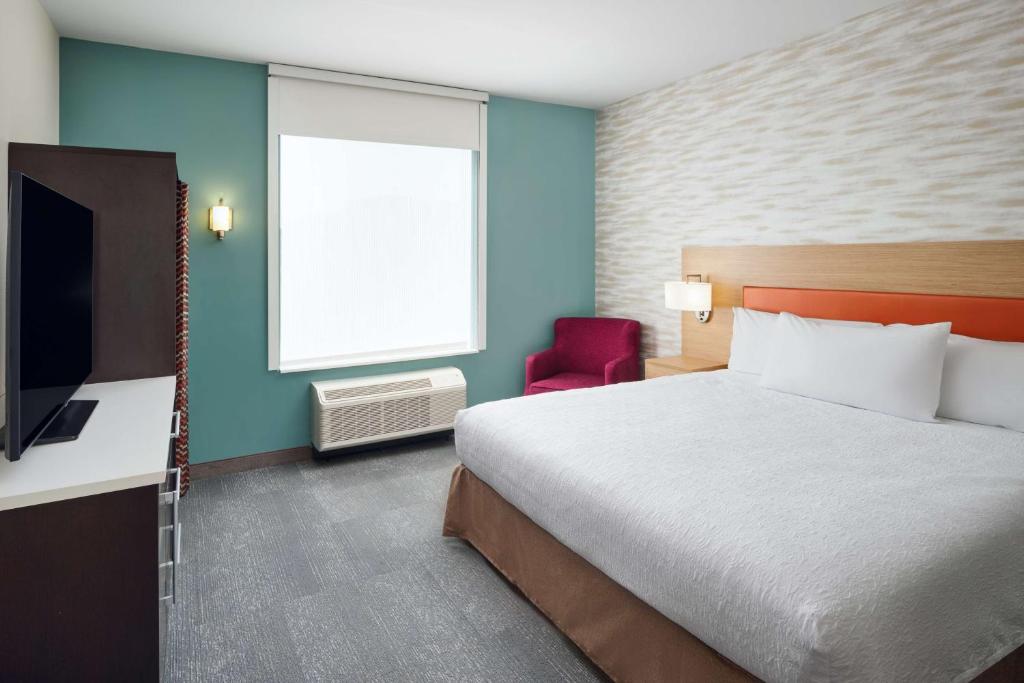 Home2 Suites By Hilton Richmond Glensideにあるベッド