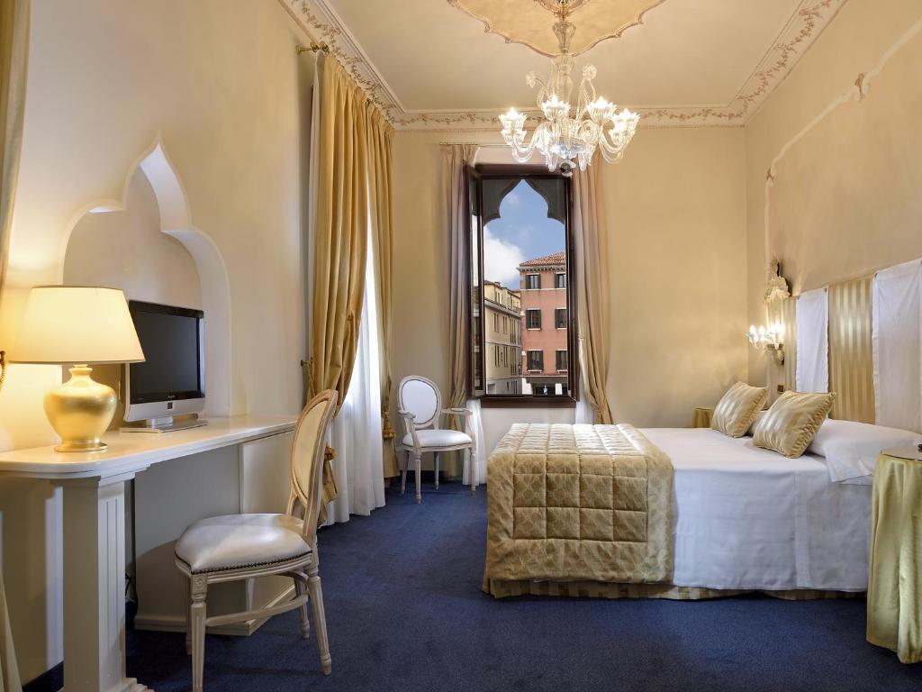 
Deluxe Double Room - Canal View
