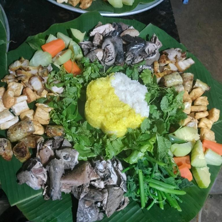 Đồ ăn tại/gần chỗ nghỉ nhà dân