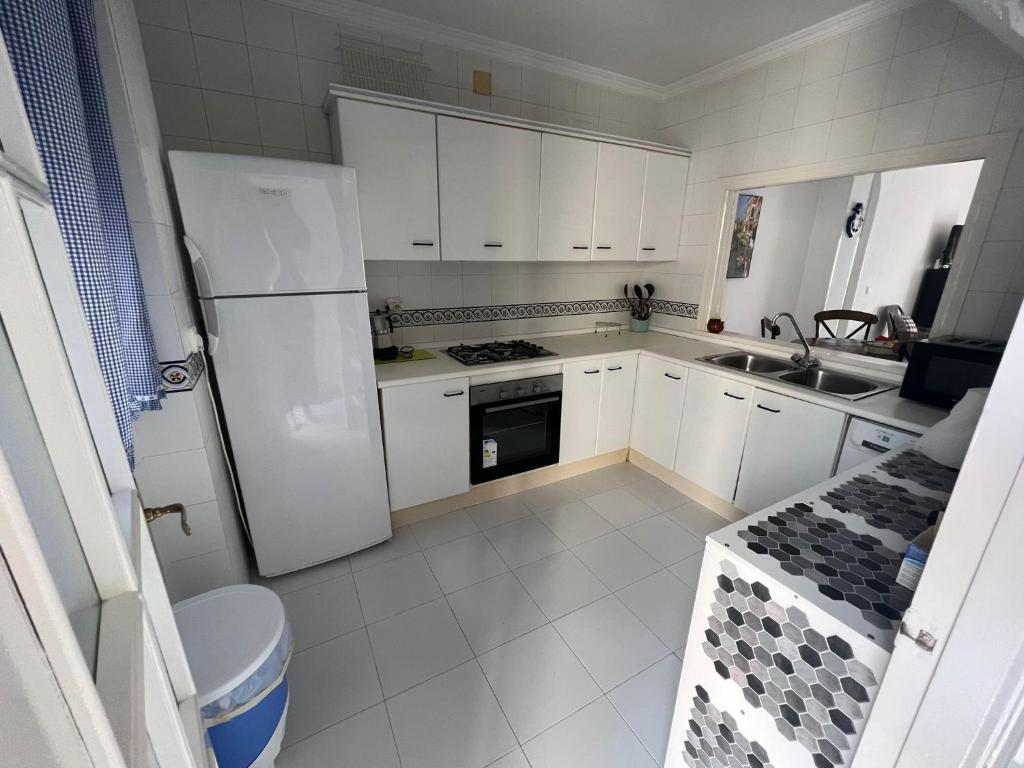 Kuchyňa alebo kuchynka v ubytovaní CASA RAUSER