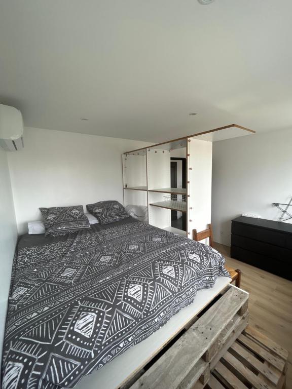 Zdjęcie z galerii obiektu Chambre privée dans villa w mieście Saint-Étienne