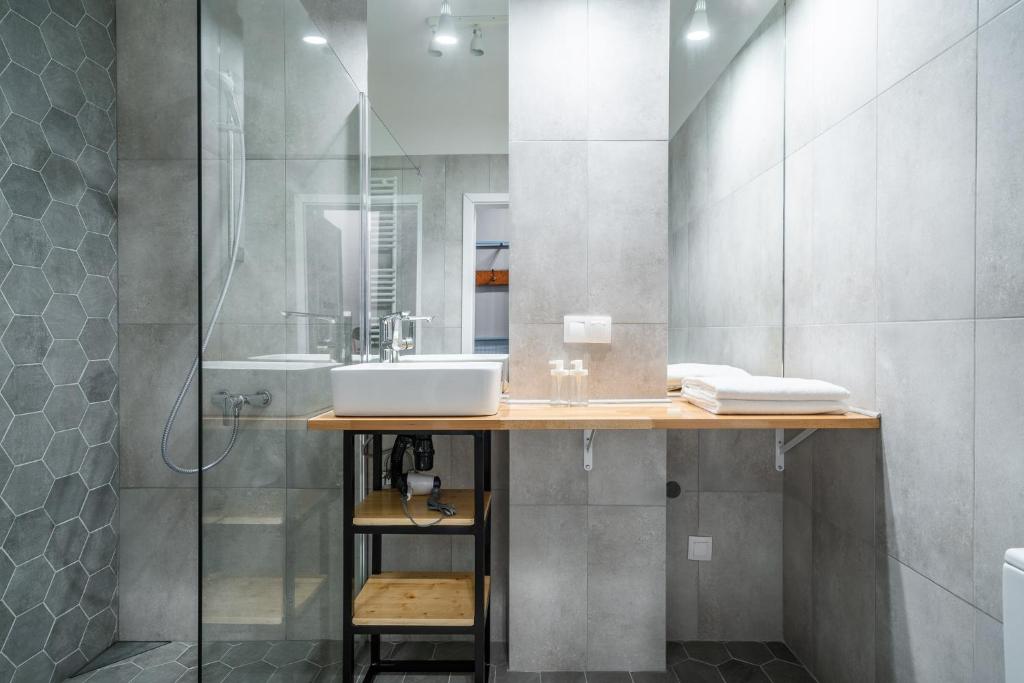 Graffiti Apartments - 15