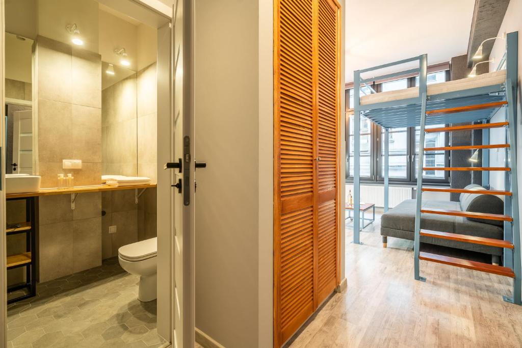 Graffiti Apartments - 16