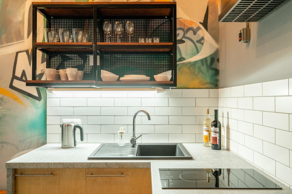 Graffiti Apartments - 13