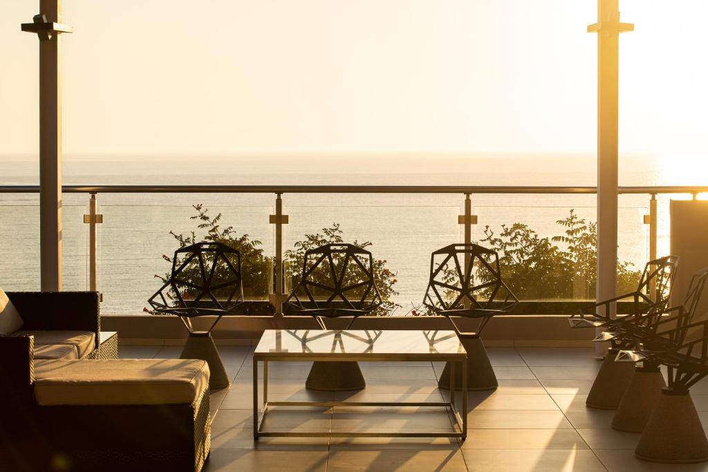 Balkón nebo terasa v ubytování Mare Dei Suites Hotel Ionian Resort