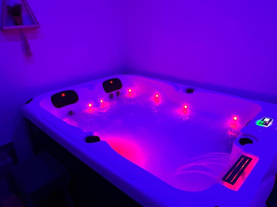 Fotografie z fotogalerie ubytování Cocon Classé 3 Etoiles - Love et Détente - SPA v destinaci Carpentras