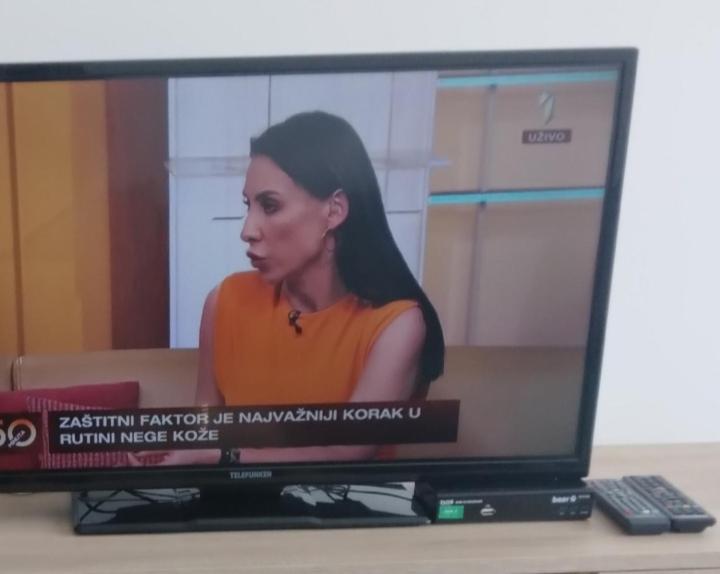 TV a/nebo společenská místnost v ubytování Green Apartman