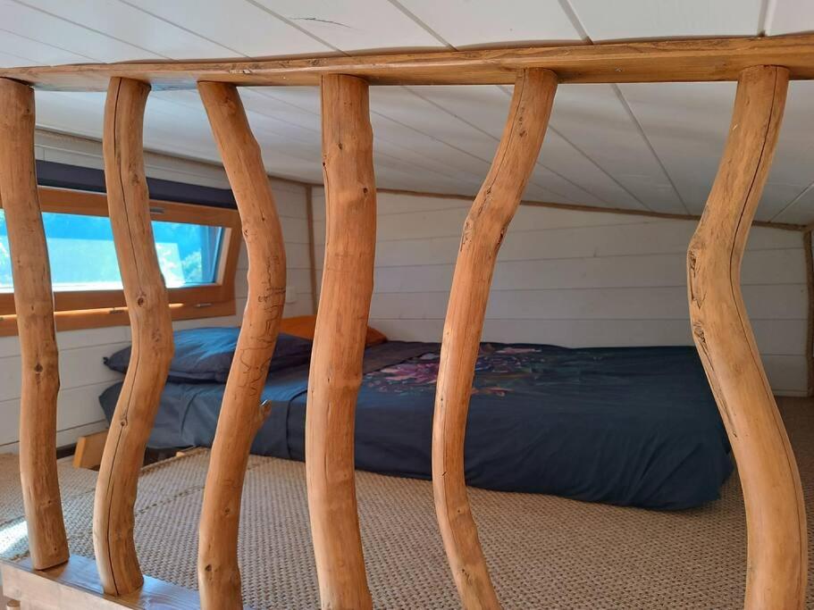 Postel nebo postele na pokoji v ubytování Tiny House de la Côte Roannaise