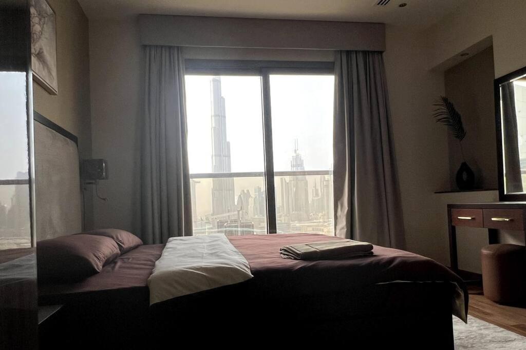 Postel nebo postele na pokoji v ubytování Burj Khalifa View Downtown, Elite 1 Downtown Residence