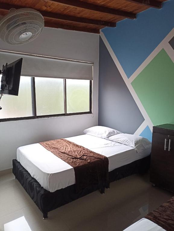 Postel nebo postele na pokoji v ubytování 33 Hotel Bulerias