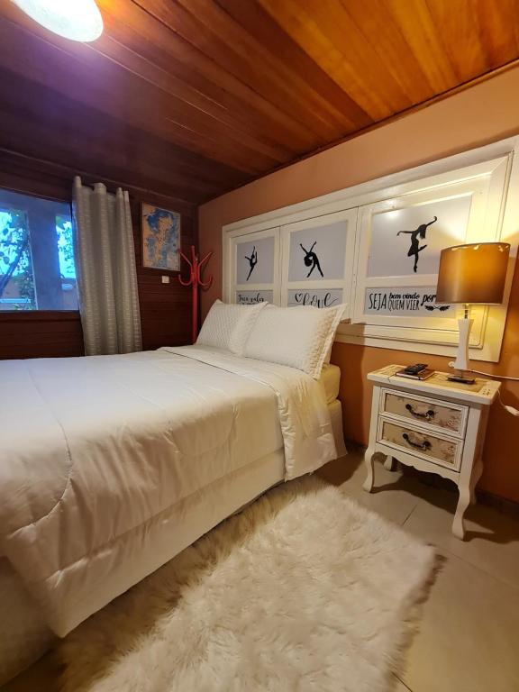 En eller flere senger på et rom på Casa da Rosa hospedagem em Florianópolis